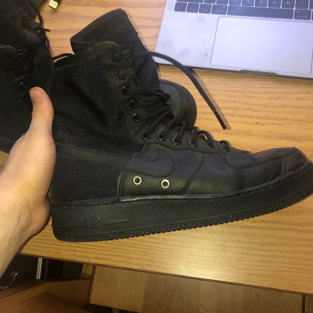 Black Nike Air Sneakers